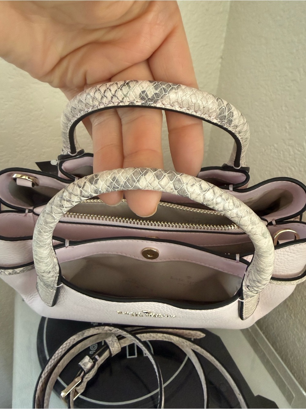 Dumpling Pebble and Snake Embossed Small Satchel Bag - Picture 5 of 7